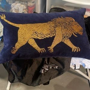 William Sonoma decor pillows like new used one season only